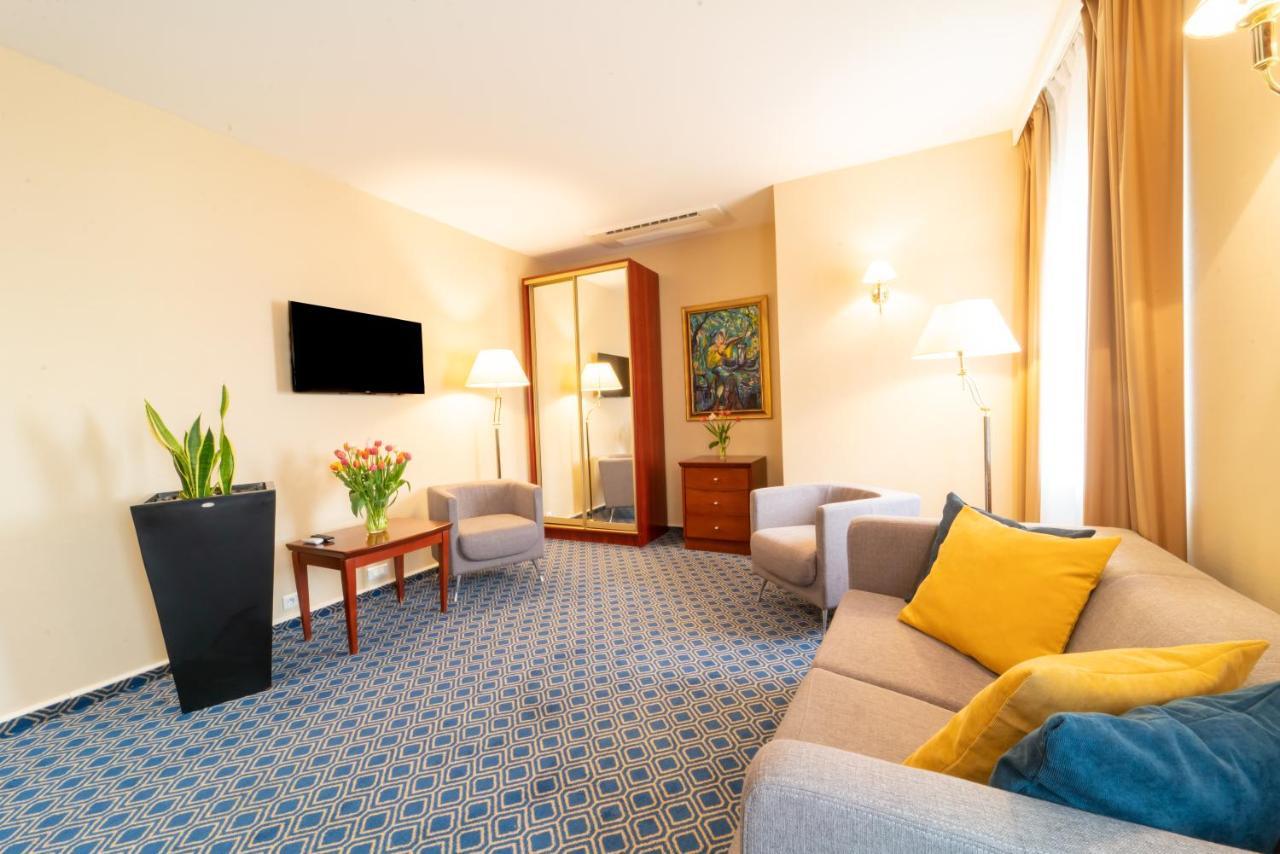 Warminski Hotel & Conference Олщин Екстериор снимка