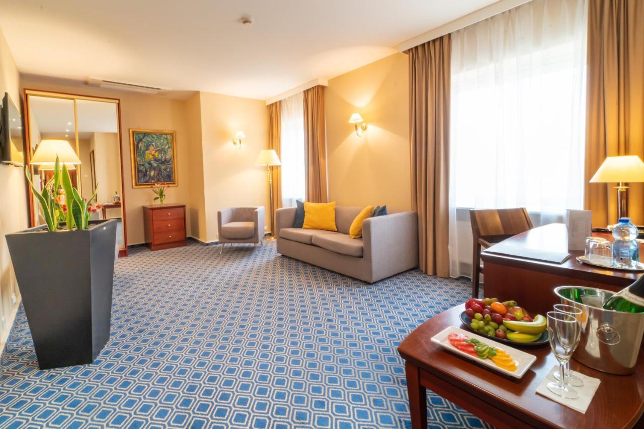Warminski Hotel & Conference Олщин Екстериор снимка